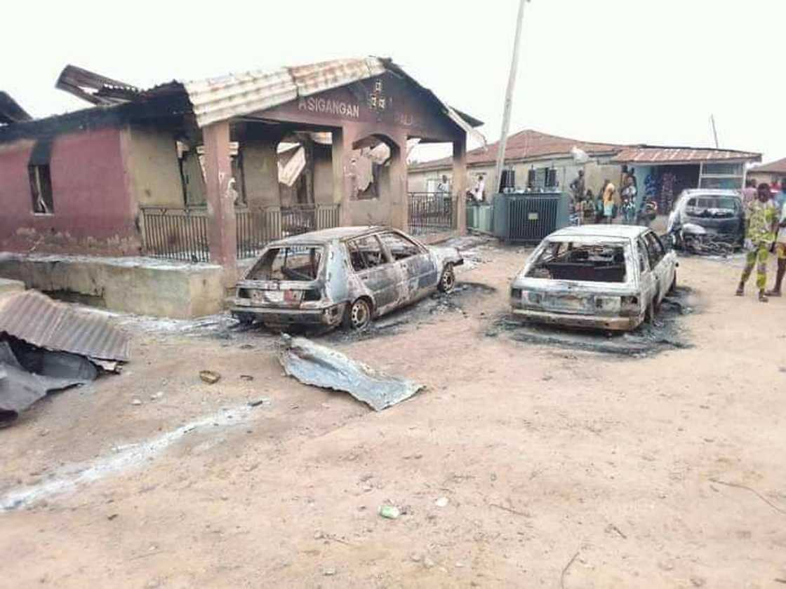Death toll in Oyo Massacre rises to 45, as gunmen burn 60 houses, destroy over 160 vehicles Death toll in Oyo Massacre rises to 45, as gunmen burn 60 houses, destroy over 160 vehicles