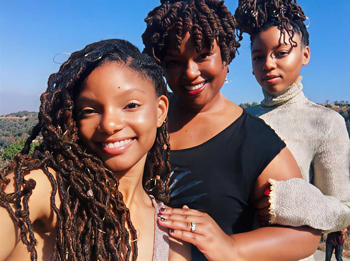 Halle Bailey, her mother Courtney Bailey, and sister Chloe Bailey posing for a photo