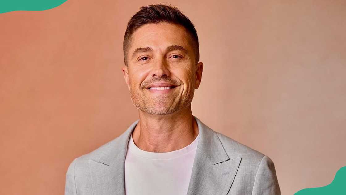 Eric Winter takes a photo during the ABC’s End of Summer Soirée Eric Winter takes a photo during the ABC’s End of Summer Soirée