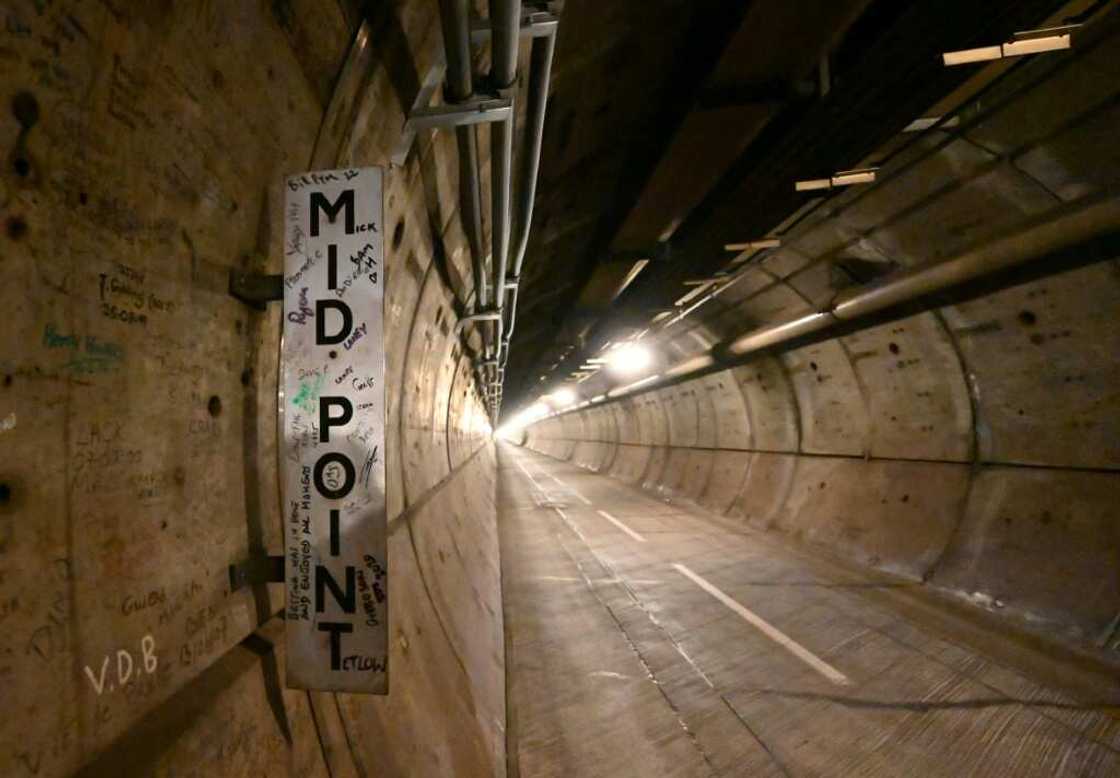 Workers may not be here for leisure, but halfway between both countries they have their own touristic landmark Workers may not be here for leisure, but halfway between both countries they have their own touristic landmark