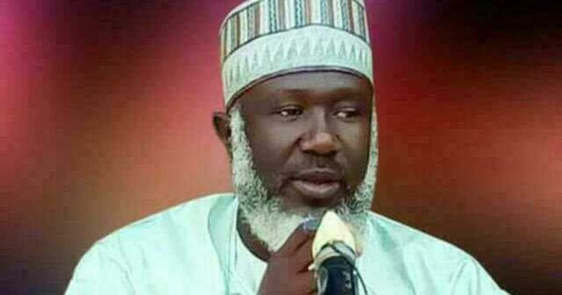 Ku ji tsoron Allah: Sheikh Guruntum ya yi wa'azi mai ratsa zuciya ga masu yada alfasha a soshiyal midiya Ku ji tsoron Allah: Sheikh Guruntum ya yi wa'azi mai ratsa zuciya ga masu yada alfasha a soshiyal midiya