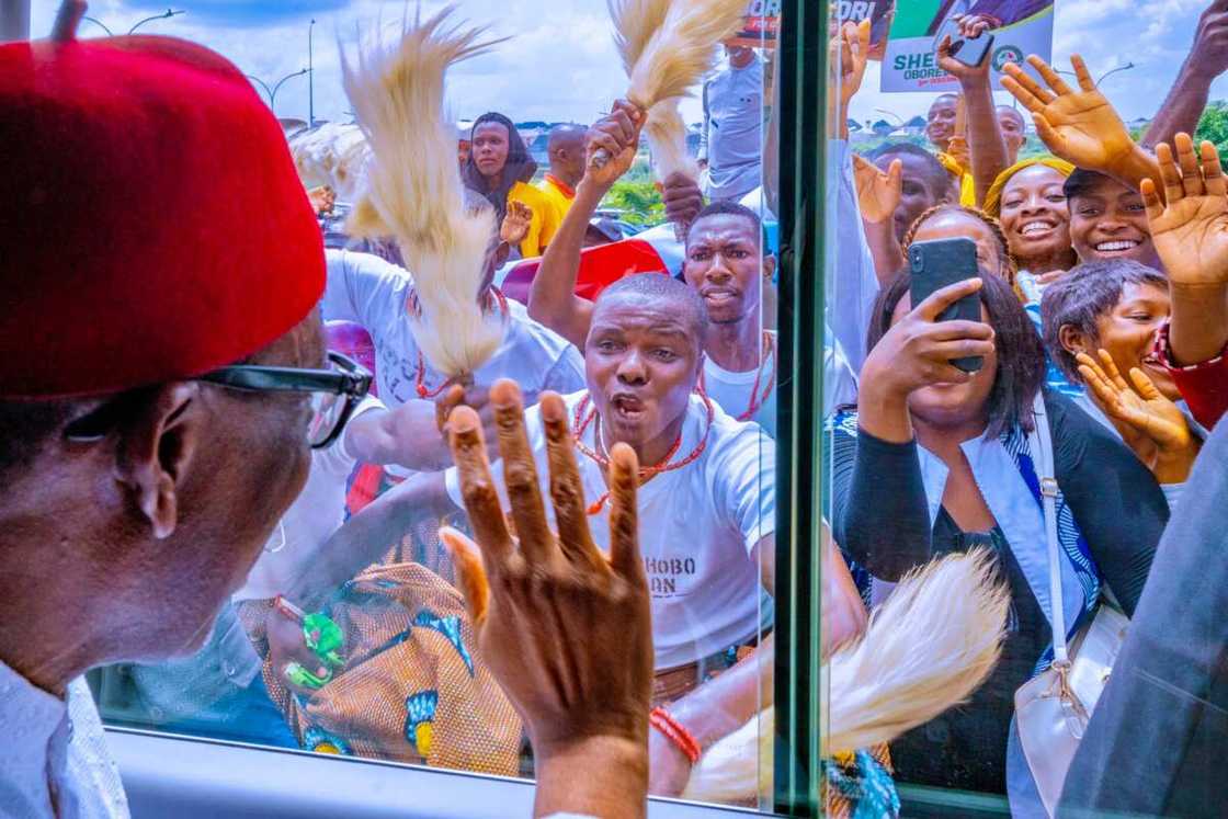 Okowa and fans Okowa and fans
