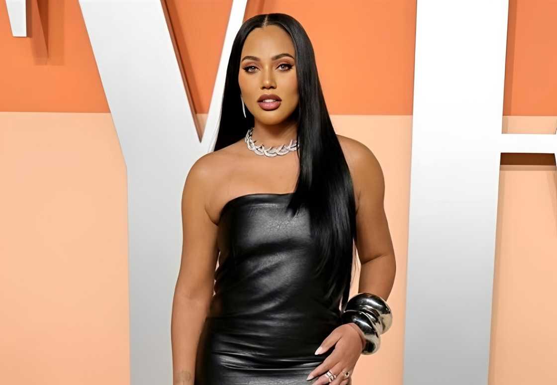 Ayesha Curry poses on red carpet of the Vanity Fair Oscar Party