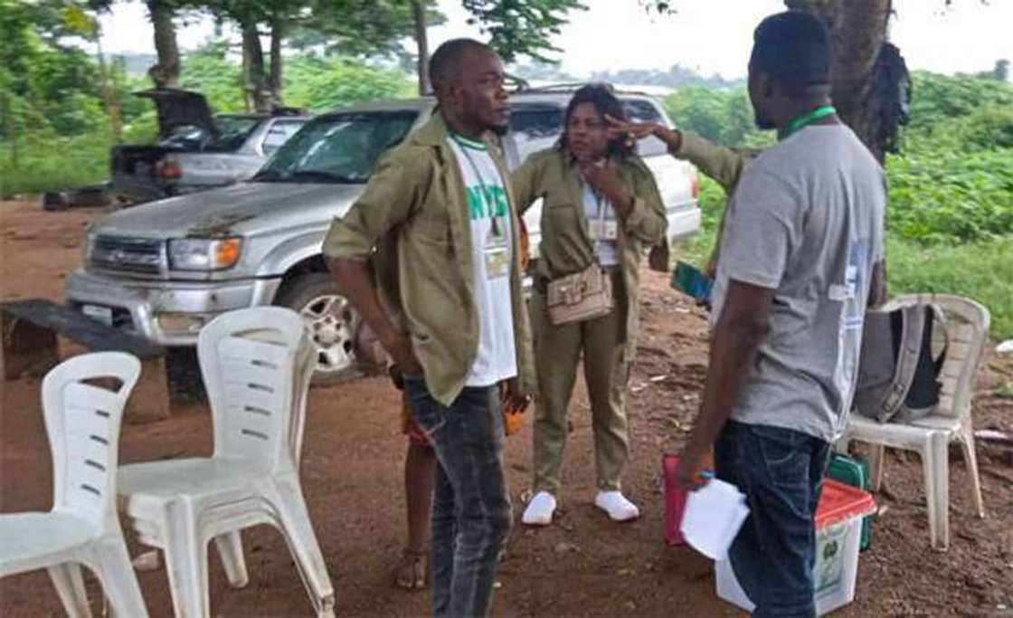 Ma'aikatan INEC na shiryawa. Ma'aikatan INEC na shiryawa.