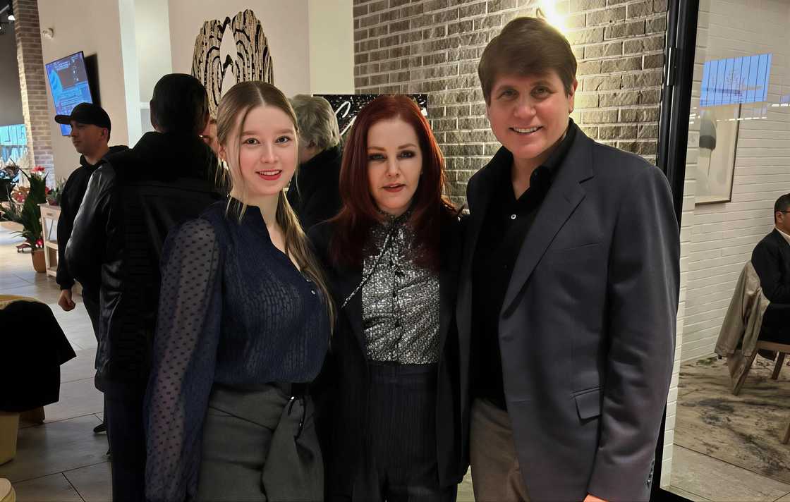 Rod Blagojevich and his daughter Annie posing with Priscilla Presley at an event Rod Blagojevich and his daughter Annie posing with Priscilla Presley at an event