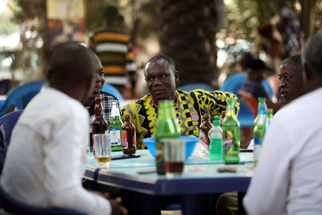 What hardship: Nigerians spends N491.71bn buying alcohol, soft drinks from four companies in 9 months What hardship: Nigerians spends N491.71bn buying alcohol, soft drinks from four companies in 9 months