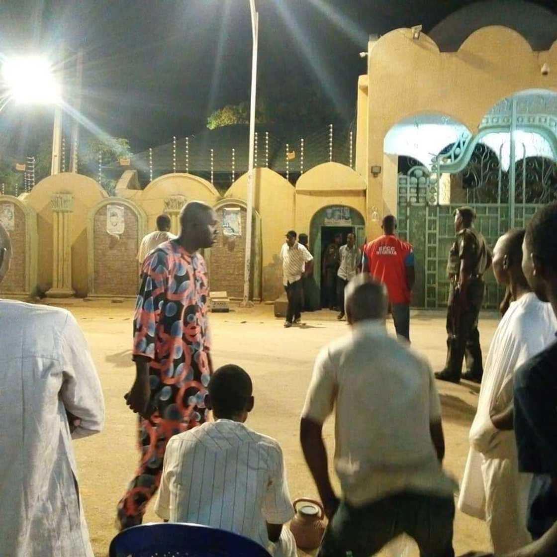 Just in: EFCC raids residence of ex-Zamfara governor Yari Just in: EFCC raids residence of ex-Zamfara governor Yari