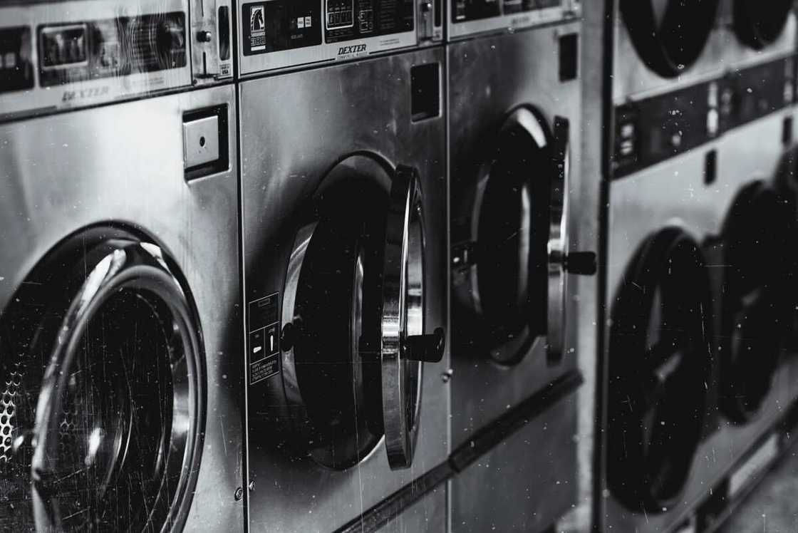 how to clean washing machine with bleach