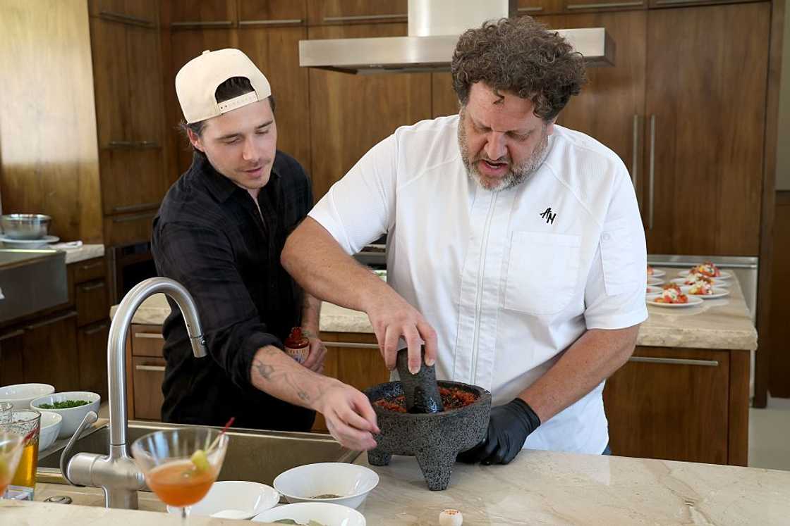 Brooklyn Peltz Beckham and Chef Aaron May crushing spices at Plan a Summer Party Brooklyn Peltz Beckham and Chef Aaron May crushing spices at Plan a Summer Party