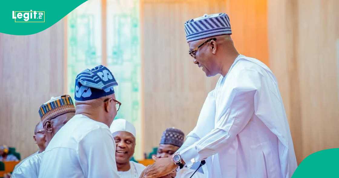 Amos da shugaban Majalisar Wakilai.