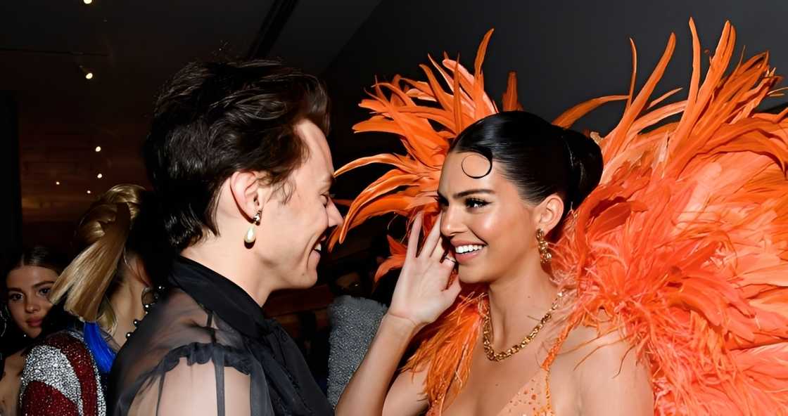 Harry Styles and Kendall Jenner talking The 2019 Met Gala Harry Styles and Kendall Jenner talking The 2019 Met Gala