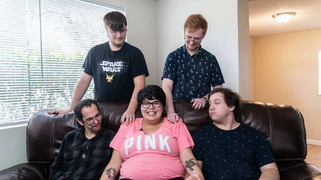 Tirka-tirka: Matar da ta auri maza hudu ta nemi duka su hada kai domin rainon dan da za ta haifa Tirka-tirka: Matar da ta auri maza hudu ta nemi duka su hada kai domin rainon dan da za ta haifa