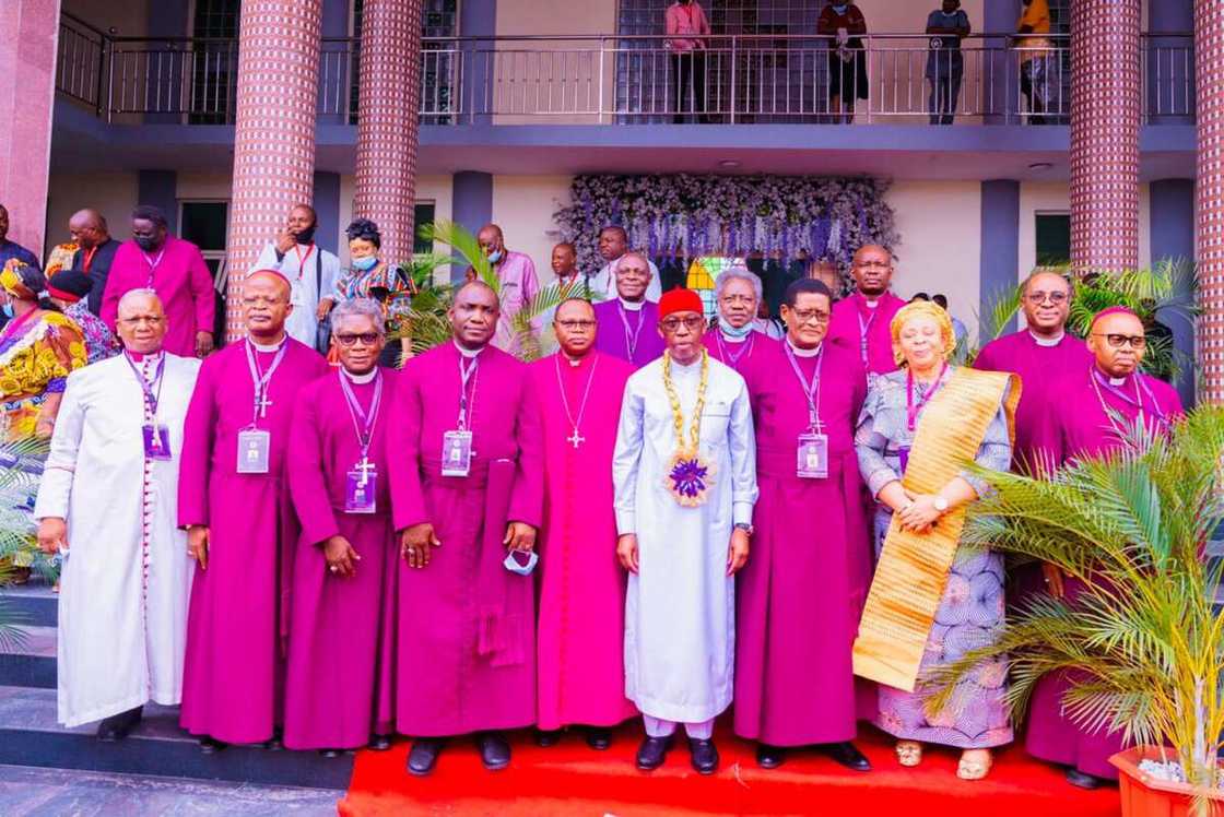 Anglican priest has reportedly impregnated a lady who came to him for help Anglican priest has reportedly impregnated a lady who came to him for help