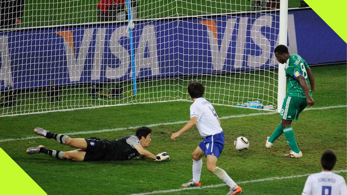 Yakubu Ayegbeni misses an open goal for Nigeria