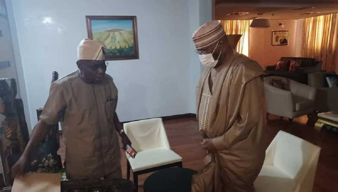 Yanzu Haka: Atiku Ya Kai Wa Obasanjo Ziyara a Gida, Sun Keɓe Suna Ganawar Sirri Yanzu Haka: Atiku Ya Kai Wa Obasanjo Ziyara a Gida, Sun Keɓe Suna Ganawar Sirri