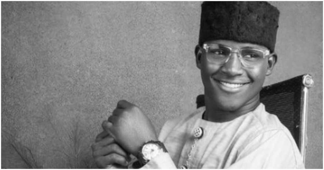 Singer Austine De Bull Singer Austine De Bull