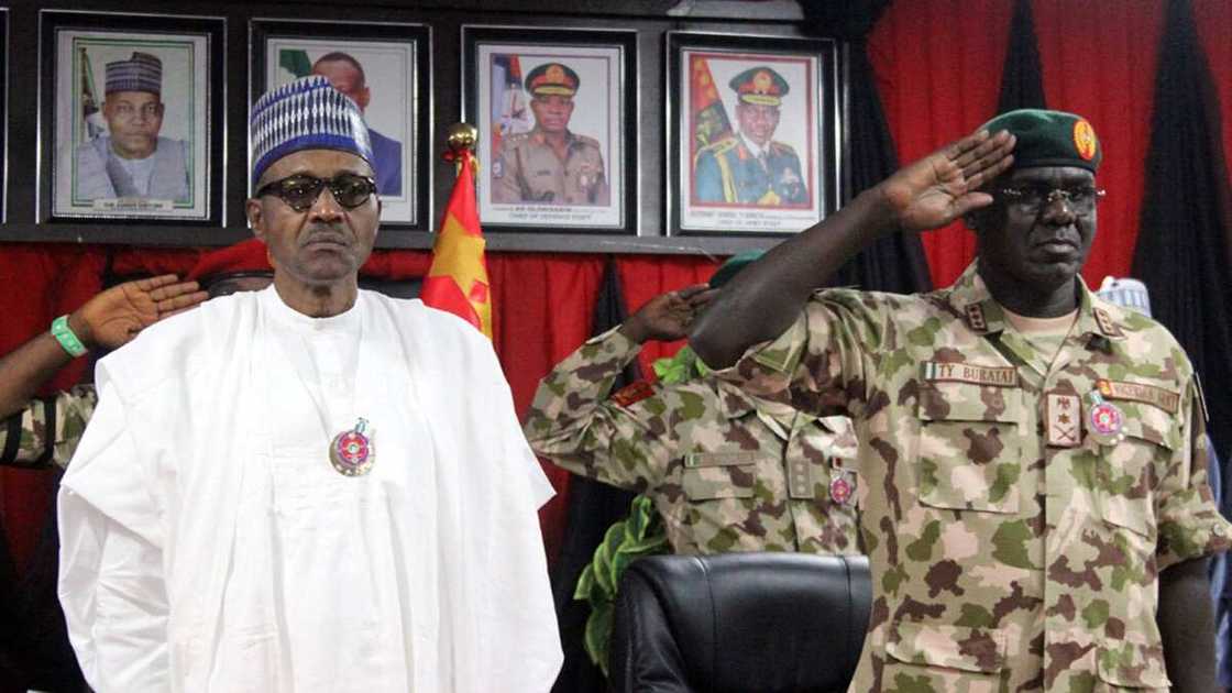 Janar Tukur Buratai ya yi magana game da sabon rade-radin zama Magajin Buhari a 2023 Janar Tukur Buratai ya yi magana game da sabon rade-radin zama Magajin Buhari a 2023