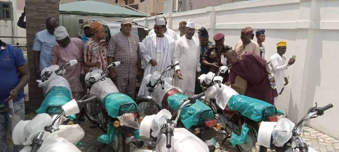 Gani Adams distributes bicycles