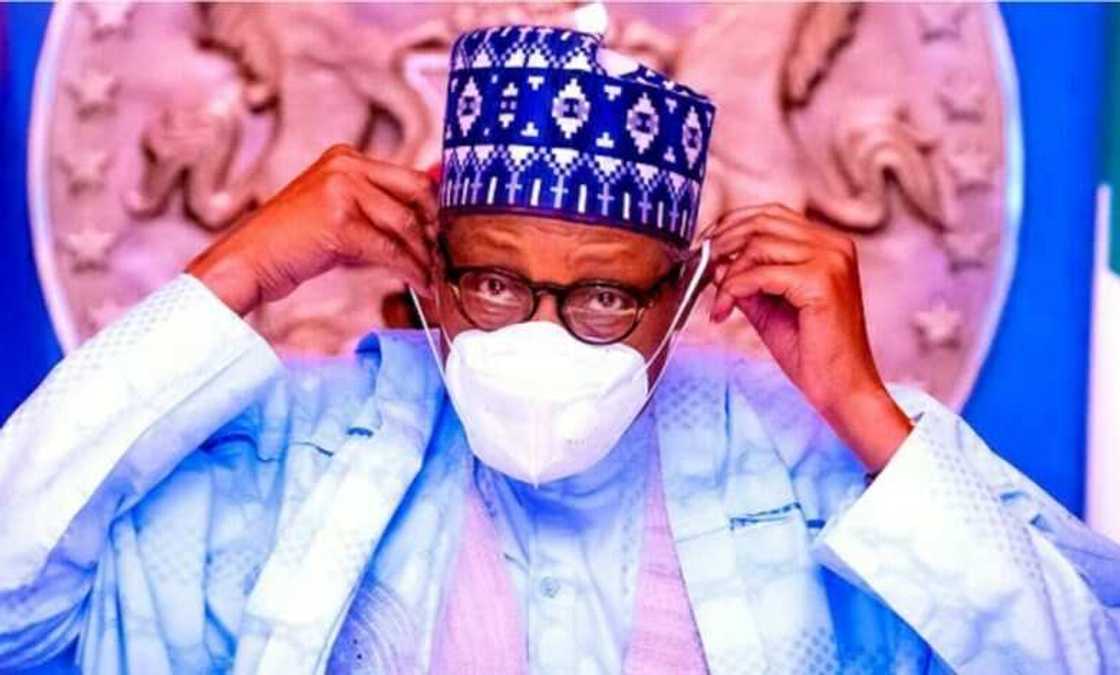 Shugaba Muhammadu Buhari ya yi magana game da ra'ayinsa kan sanya takunkumin fuska Shugaba Muhammadu Buhari ya yi magana game da ra'ayinsa kan sanya takunkumin fuska