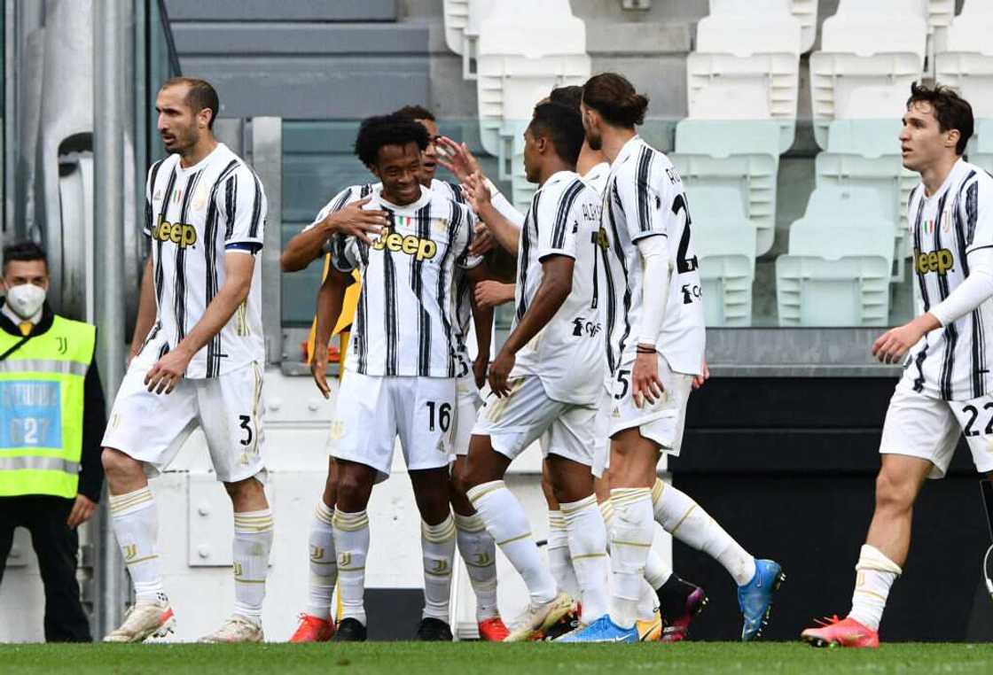 Cristiano Ronaldo scores as Juventus keeps Champions League qualification hopes alive