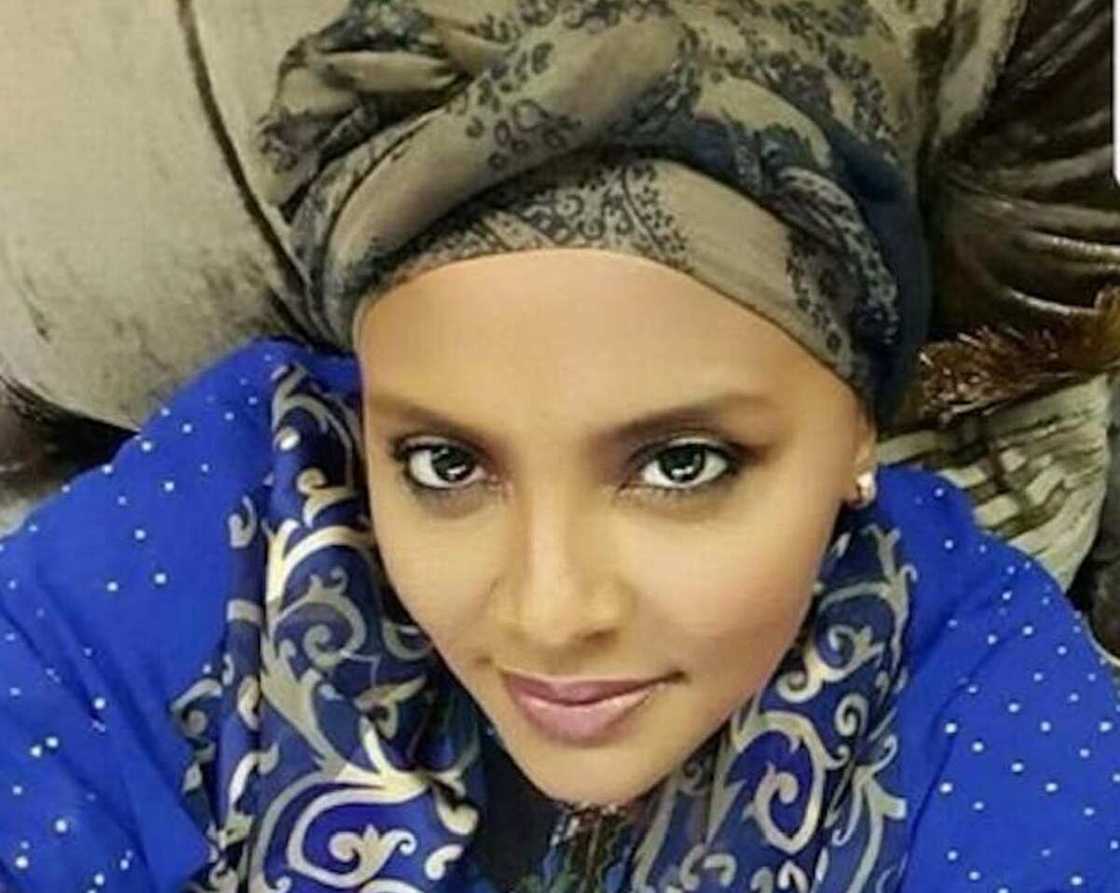 Gumsu Abacha ta yi wuf da Gwamna Mai Mala Buni, Maryam Abacha ta shiga farin ciki Gumsu Abacha ta yi wuf da Gwamna Mai Mala Buni, Maryam Abacha ta shiga farin ciki