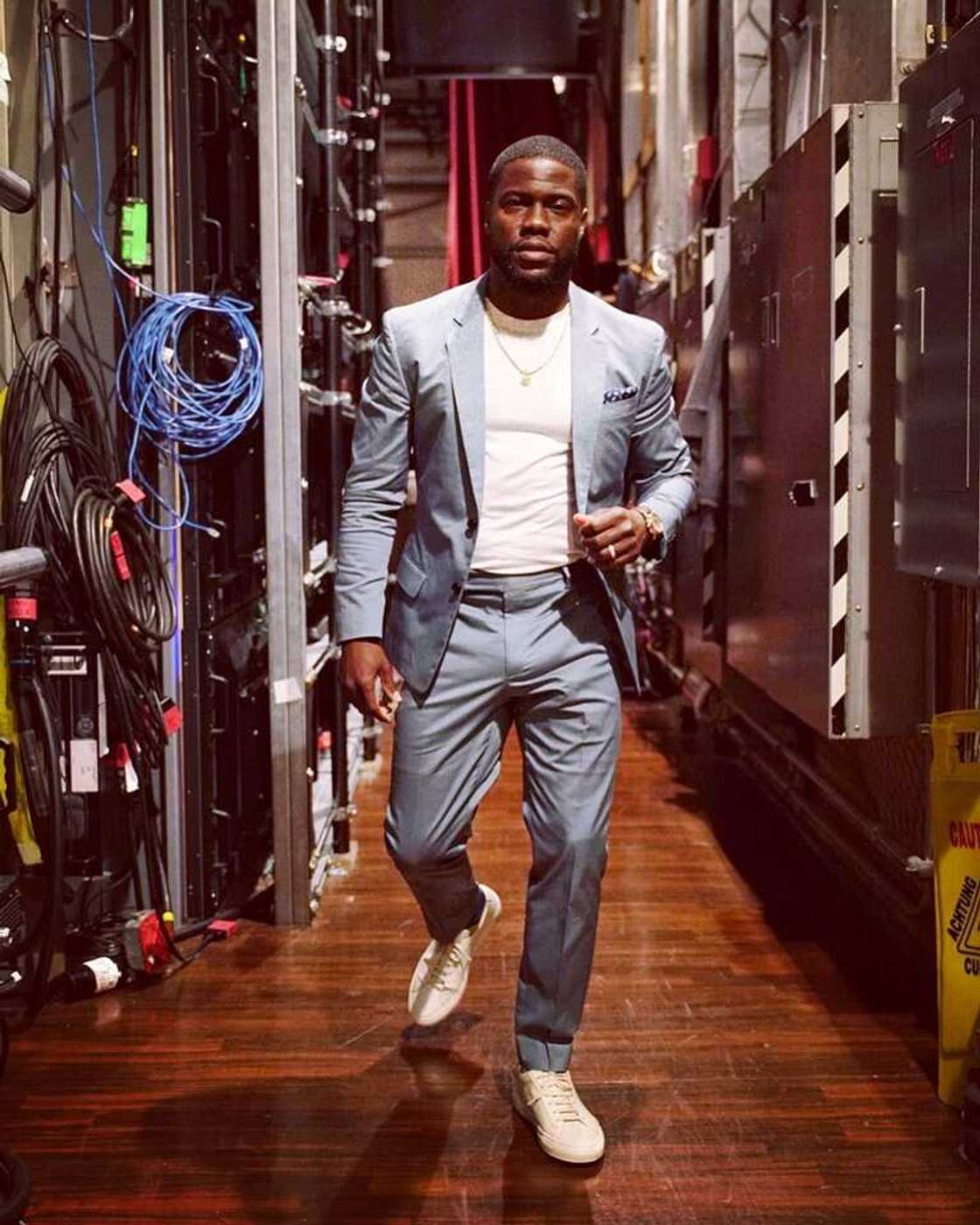 how tall is kevin hart in feet how tall is kevin hart in feet