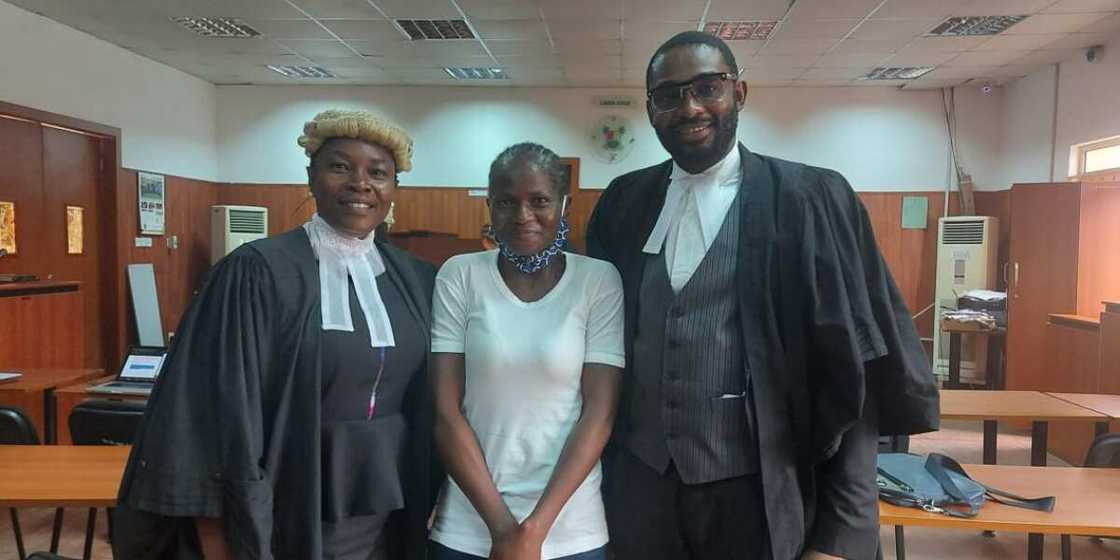 Titilayo Benson flanked by two lawyers Titilayo Benson flanked by two lawyers