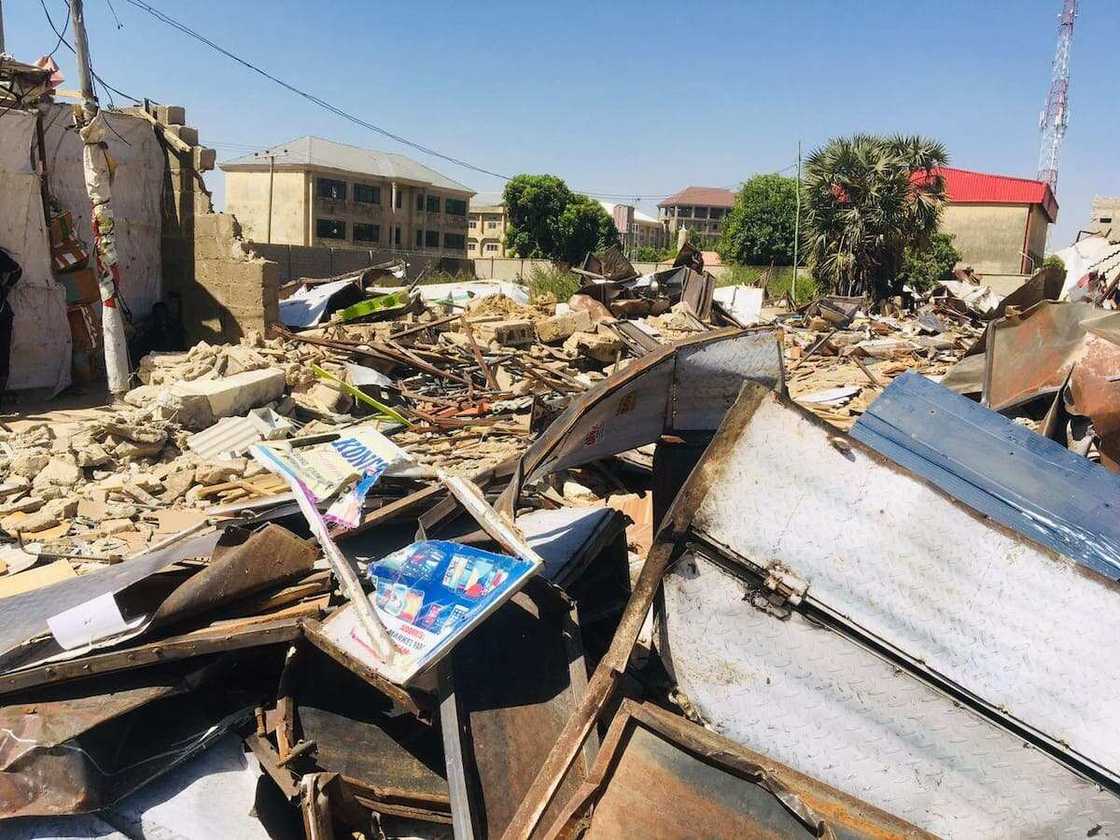 Kano: 'Yan kasuwa sun koka kan jagoranci rushe shaguna da shugaban KAROTA yayi a kasuwar waya Kano: 'Yan kasuwa sun koka kan jagoranci rushe shaguna da shugaban KAROTA yayi a kasuwar waya