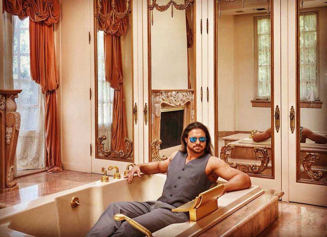 How old is John Morrison How old is John Morrison