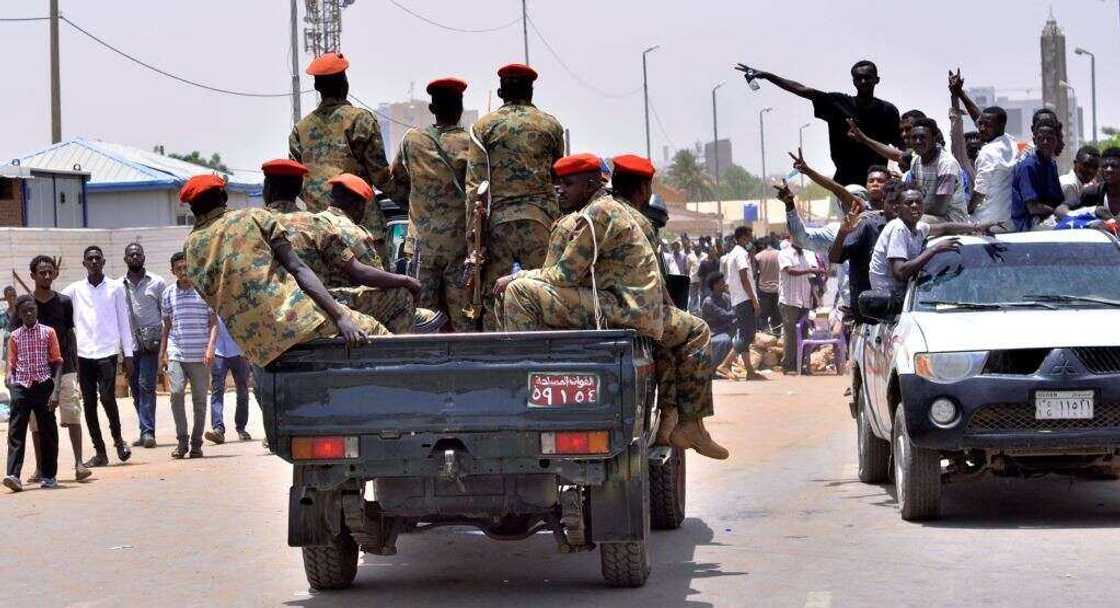 An damke Sojoji 40 da sukayi kokarin juyin mulki a kasar Sudan An damke Sojoji 40 da sukayi kokarin juyin mulki a kasar Sudan