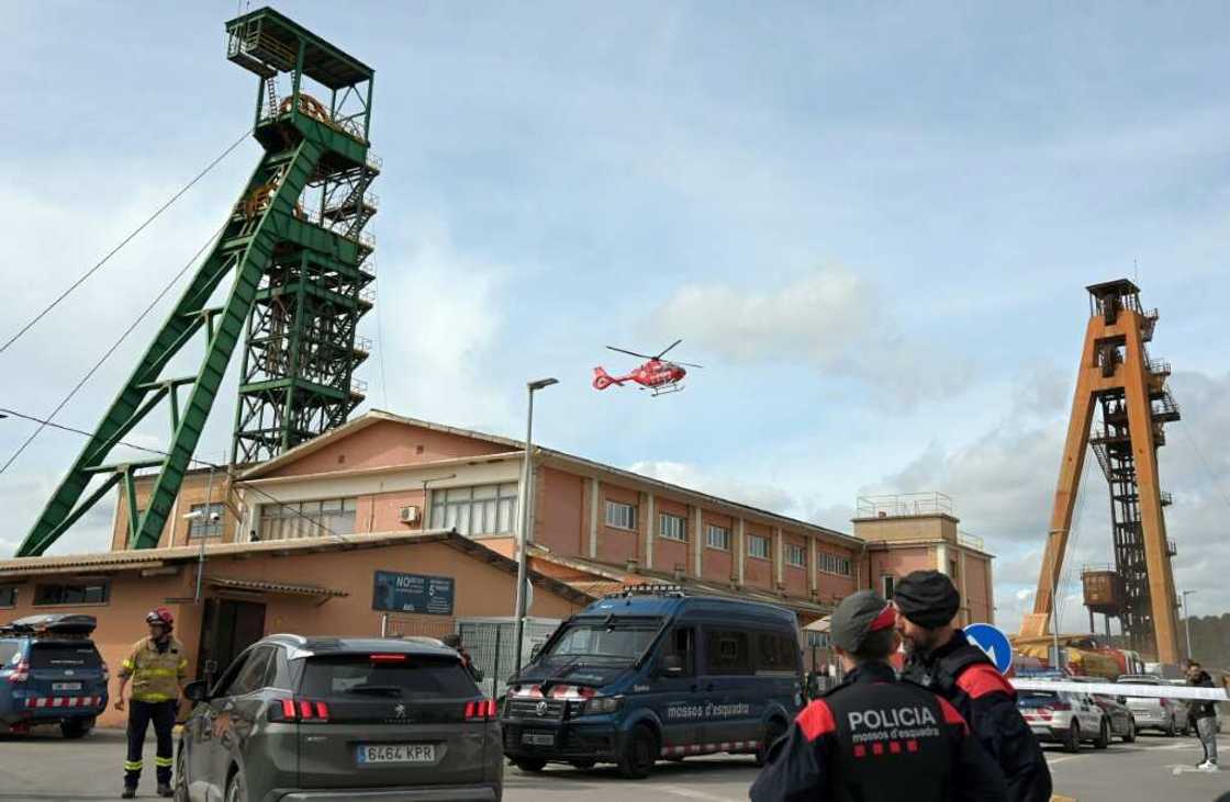 The three miners were trapped at a depth of 900 metres (2,950 feet) after the collapse of a gallery at a potash mine near Barcelona, rescuers said The three miners were trapped at a depth of 900 metres (2,950 feet) after the collapse of a gallery at a potash mine near Barcelona, rescuers said