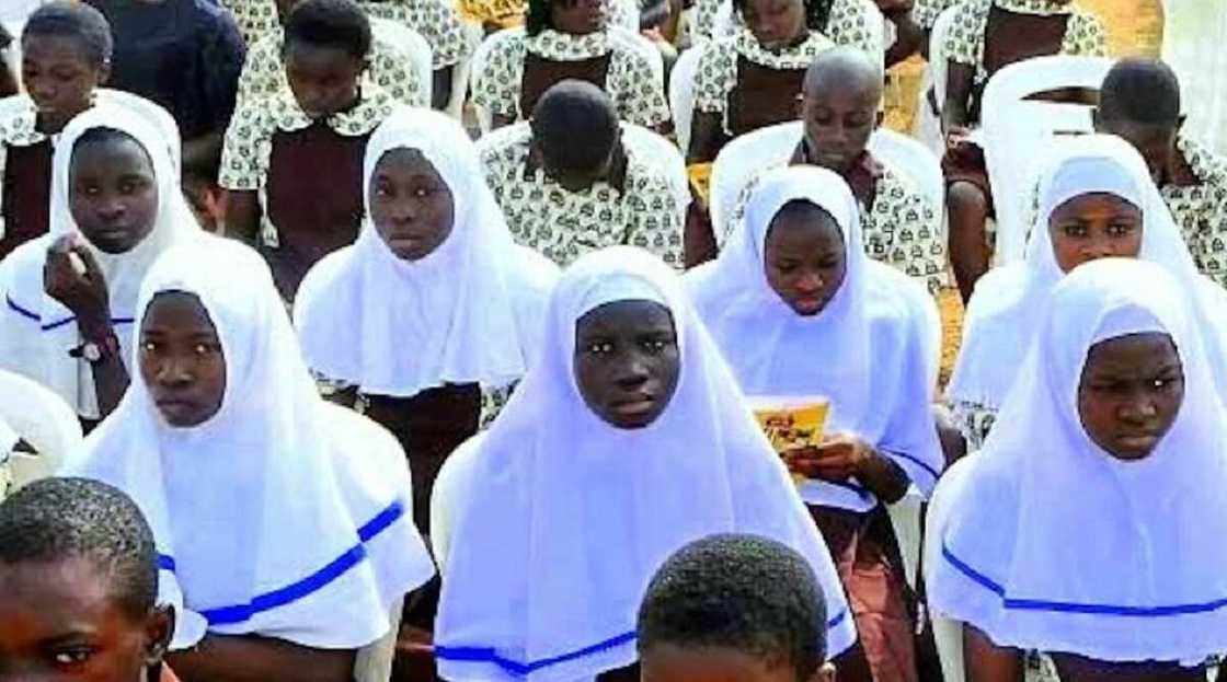 Da duminsa: Gwamnatin Kwara ta sake garkame makarantu 10 a kan rikicin Hijab Da duminsa: Gwamnatin Kwara ta sake garkame makarantu 10 a kan rikicin Hijab