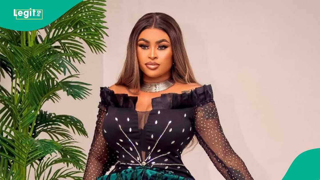 Sarah Martins of her products on sale, fans react