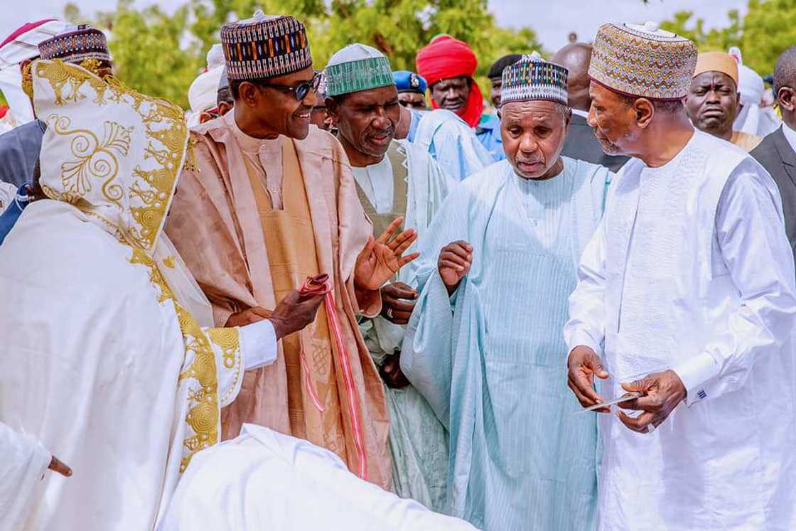 Buhari ya yi bikin Sallah a Daura tare da shugaban kasar Guinea (Hotuna) Buhari ya yi bikin Sallah a Daura tare da shugaban kasar Guinea (Hotuna)