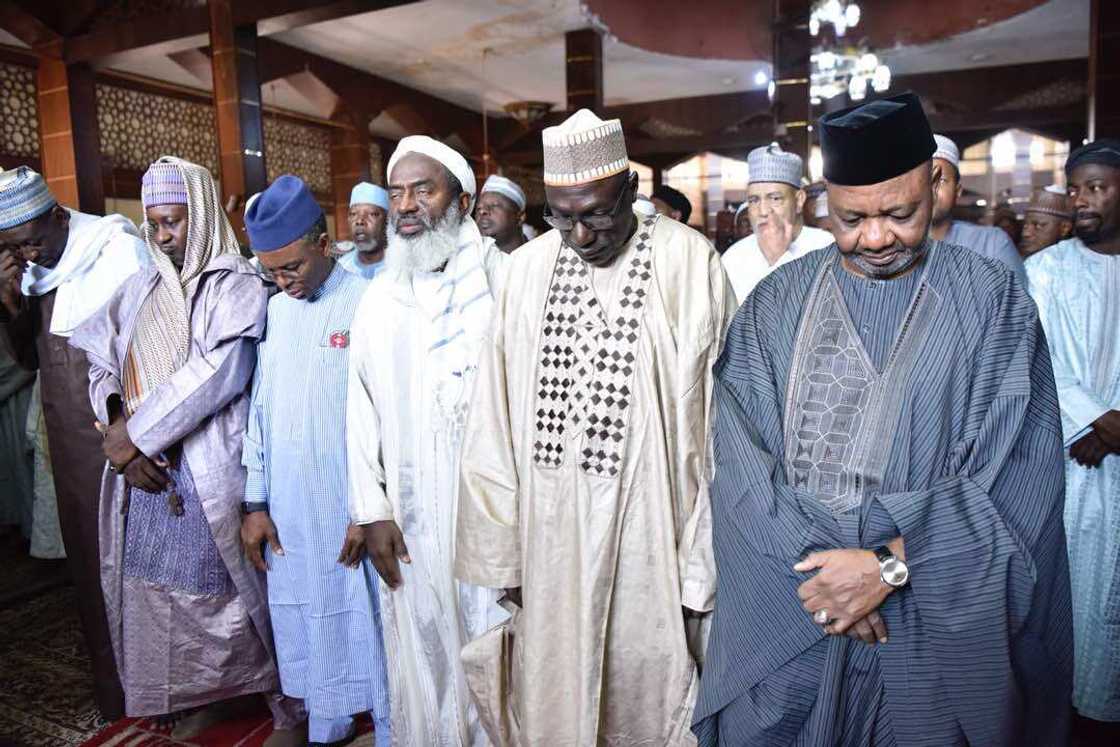 Manyan arewa sun halarci jana'izar Sanata Aruwa, hotuna Manyan arewa sun halarci jana'izar Sanata Aruwa, hotuna