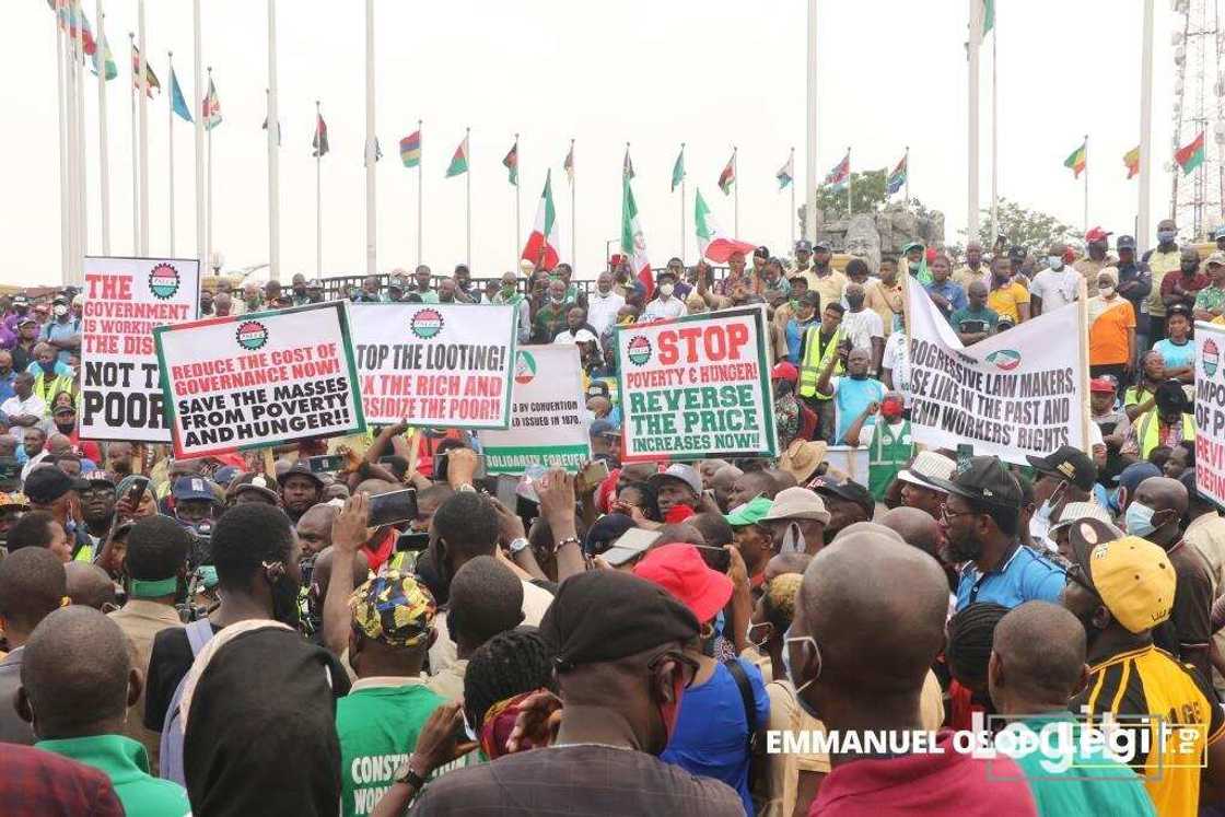 Chaos in Lagos as protesting NLC, TUC members block Sanwo-Olu's office entrance Chaos in Lagos as protesting NLC, TUC members block Sanwo-Olu's office entrance