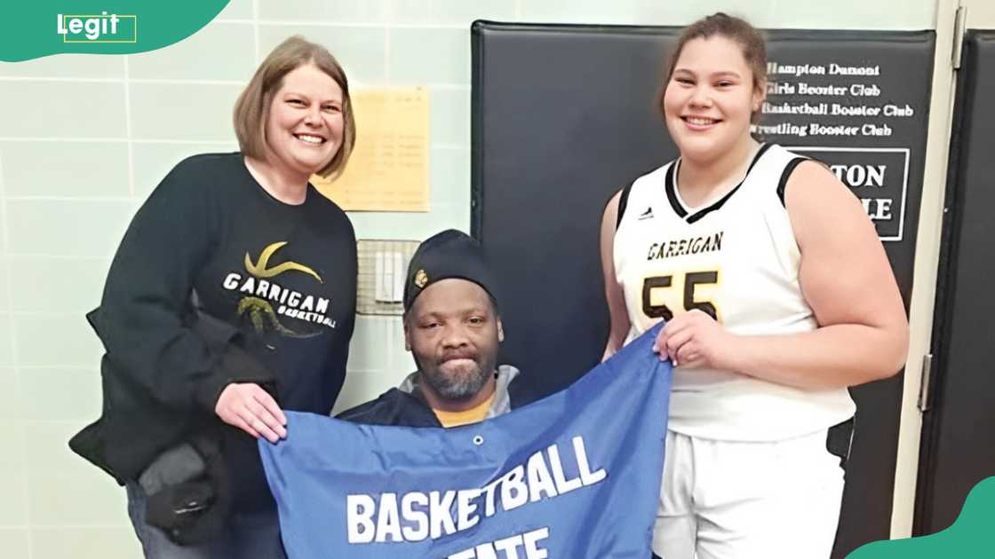 Michelle Crooks (L), Jimmie Crooks (C), and Audi Crooks (R) posing for a photo Michelle Crooks (L), Jimmie Crooks (C), and Audi Crooks (R) posing for a photo