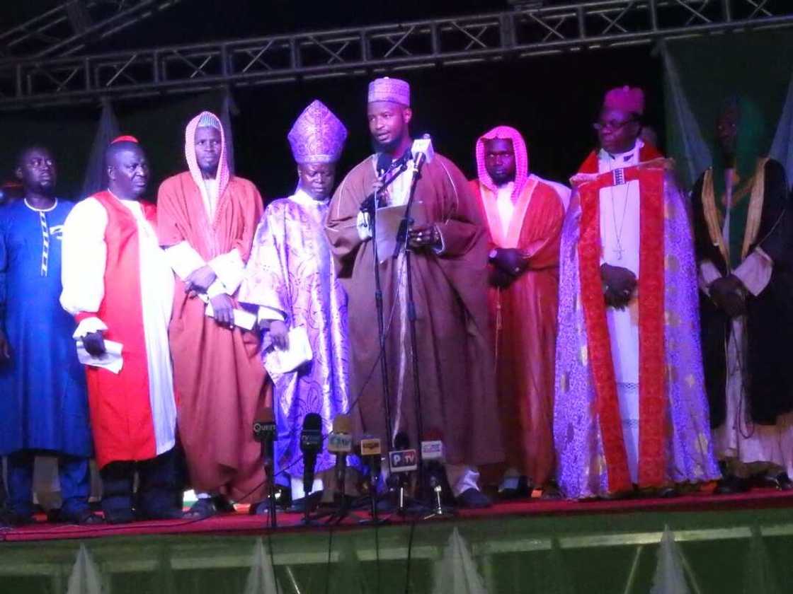 2019: Masoya sun kawo karshen addu’o’in kwanaki 40 da suka yi wa Buhari (hotuna) 2019: Masoya sun kawo karshen addu’o’in kwanaki 40 da suka yi wa Buhari (hotuna)