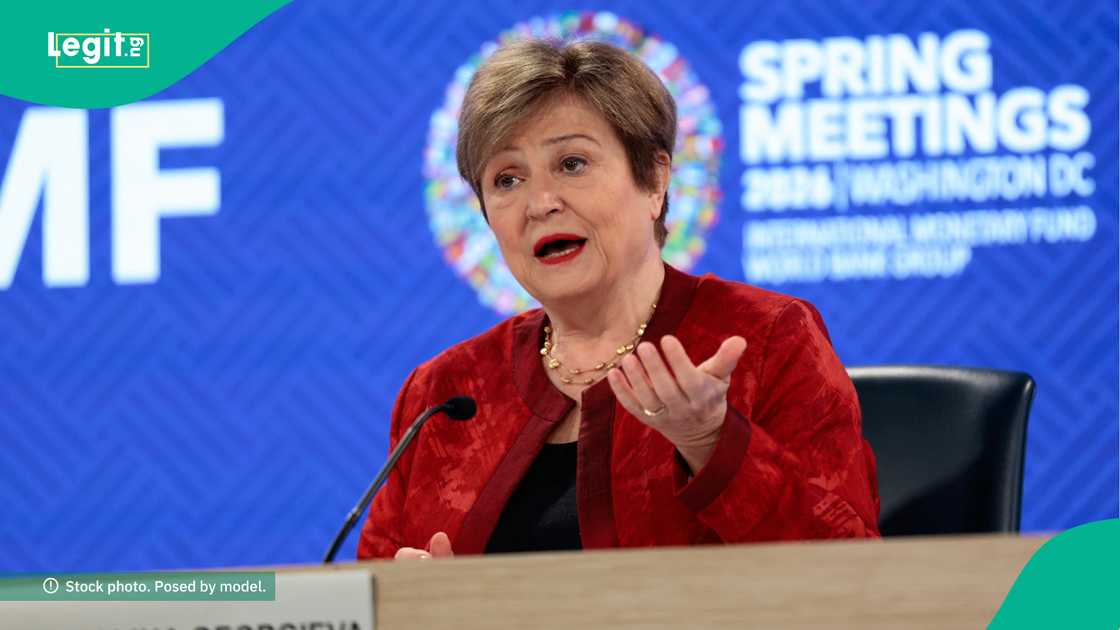 IMF ta gargadi Najeriya kan ciwo bashin da ba za ta iya biya a kan lokaci ba. IMF ta gargadi Najeriya kan ciwo bashin da ba za ta iya biya a kan lokaci ba.