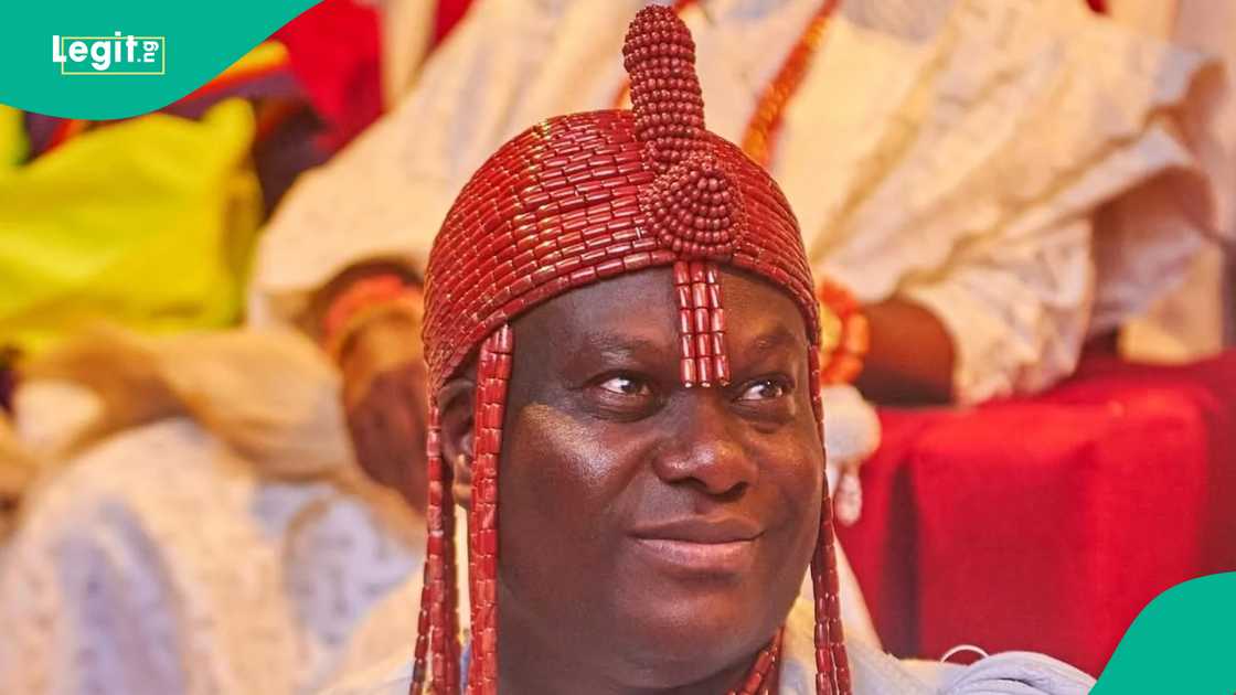 Olori Ashely seen welcoming Ooni of Ife back to the palace Olori Ashely seen welcoming Ooni of Ife back to the palace