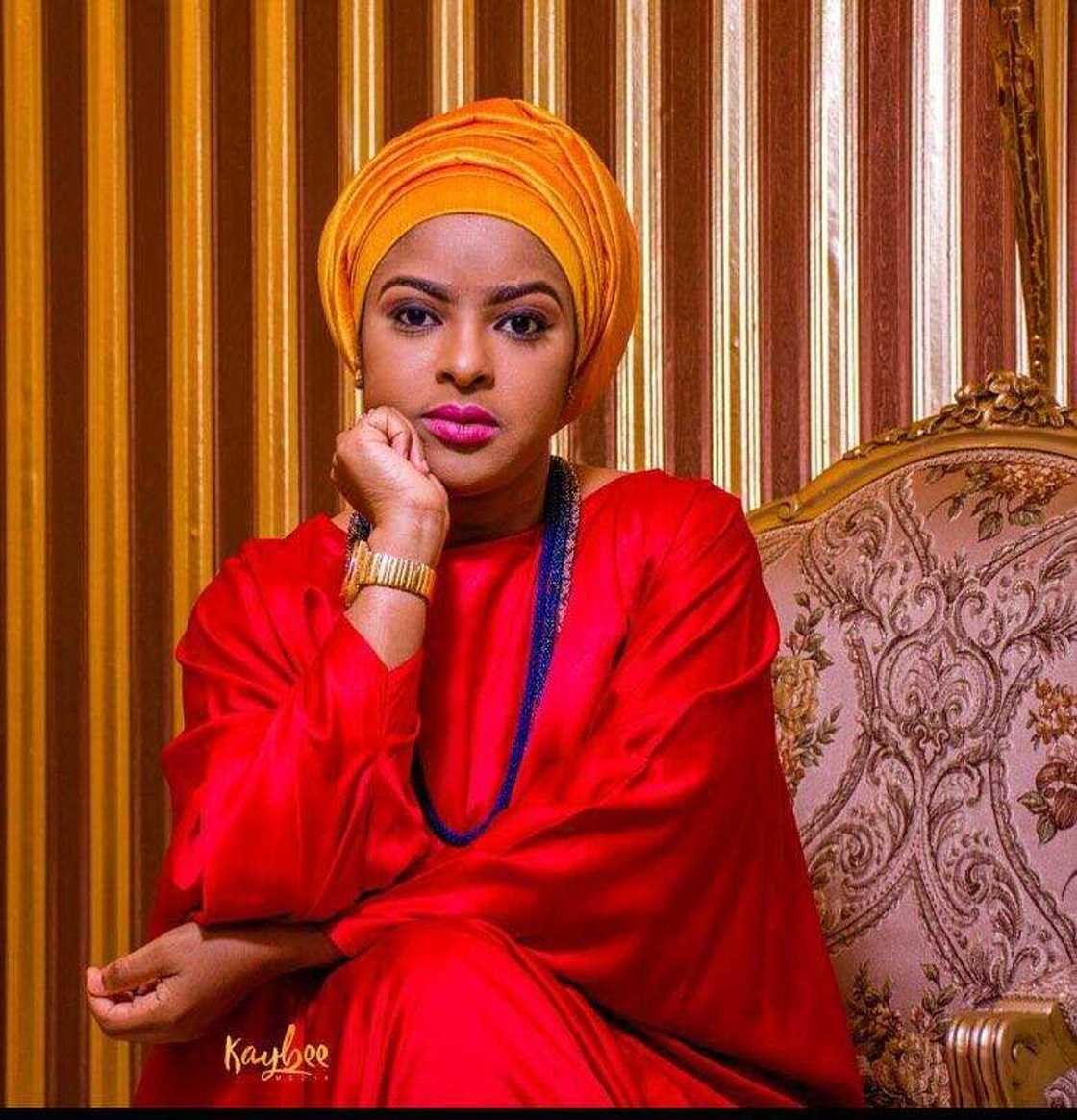 Masha Allah: Mace Bahaushiya da ta fi kowacce mace kyau da kankantar shekaru cikin 'yan siyasar Najeriya (Hotuna) Masha Allah: Mace Bahaushiya da ta fi kowacce mace kyau da kankantar shekaru cikin 'yan siyasar Najeriya (Hotuna)