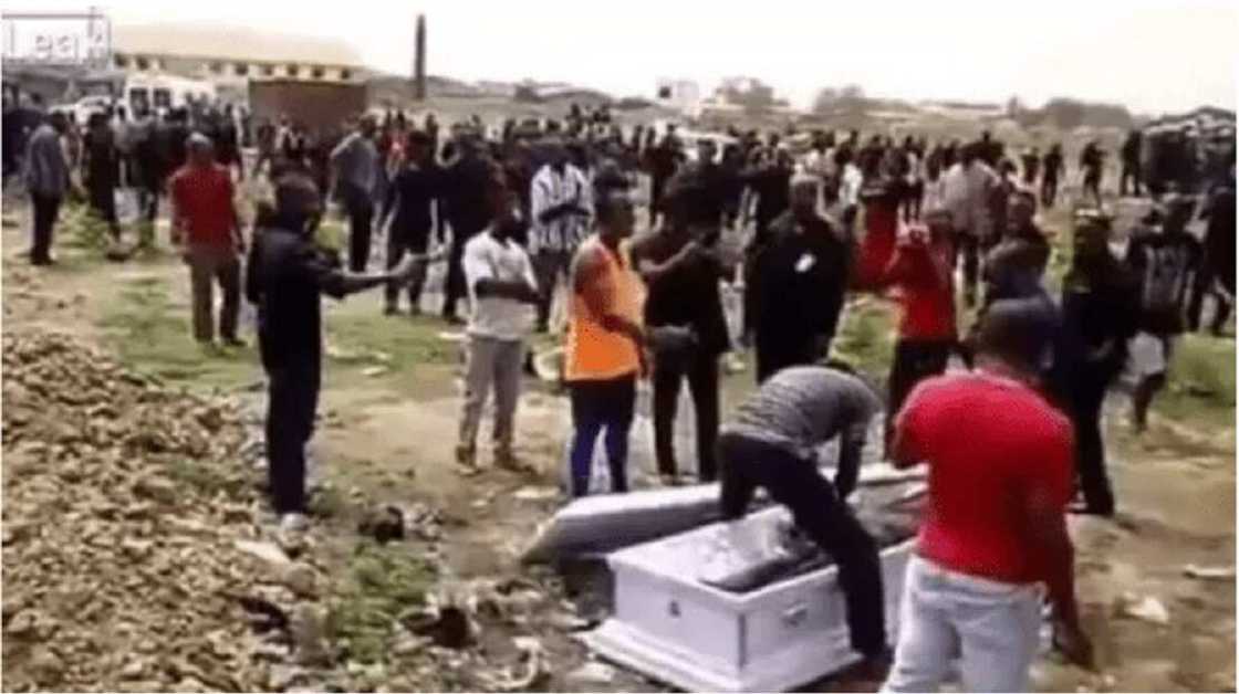 Gawa ya farka yayin da ake bikin jana'iza: Mai aikin shirya gawa ya magantu