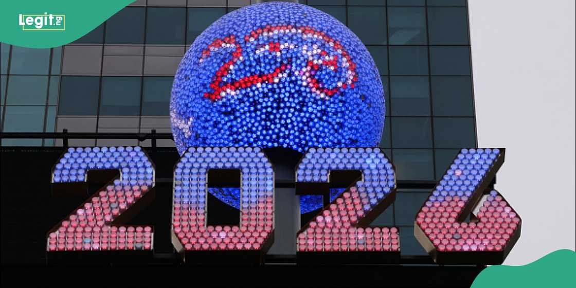 America prepares public squares for New Year festivities.