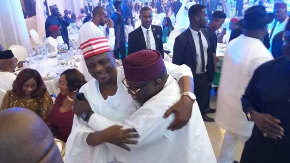 Kwankwaso ya hadu da Tinubu da Fayemi a wajen daurin aure da bikin Shagaya Kwankwaso ya hadu da Tinubu da Fayemi a wajen daurin aure da bikin Shagaya
