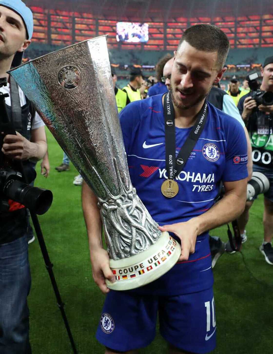 Eden Hazard stuns Chelsea fans as he supported one of the club's biggest rivals despite spending over 7 years at Stamford Bridge Eden Hazard stuns Chelsea fans as he supported one of the club's biggest rivals despite spending over 7 years at Stamford Bridge