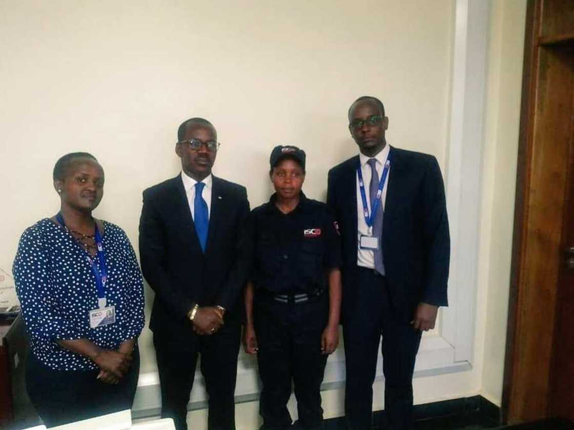 Minista ya yi murabus saboda dukan mace mai gadi a kasar waje Minista ya yi murabus saboda dukan mace mai gadi a kasar waje