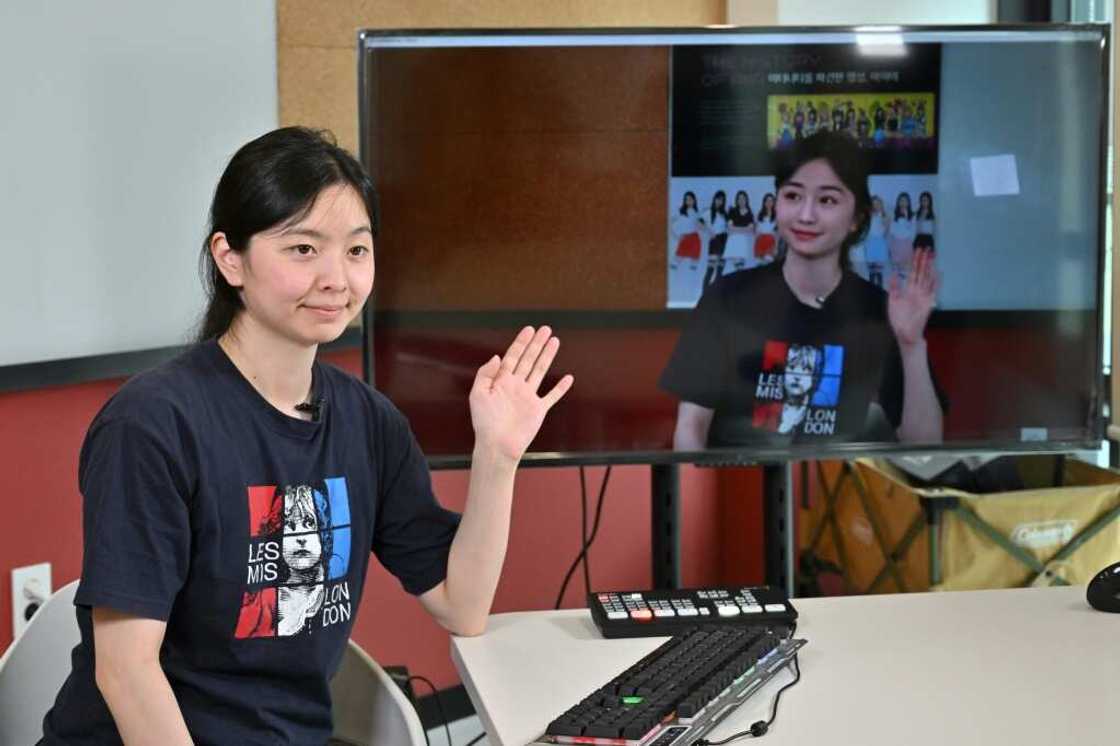 A Pulse9 engineer demonstrates how a live actor performs as Zaein, seen on screen