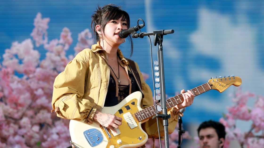 Beabadoobee sings and plays a guitar at the 2025 Coachella festival Beabadoobee sings and plays a guitar at the 2025 Coachella festival