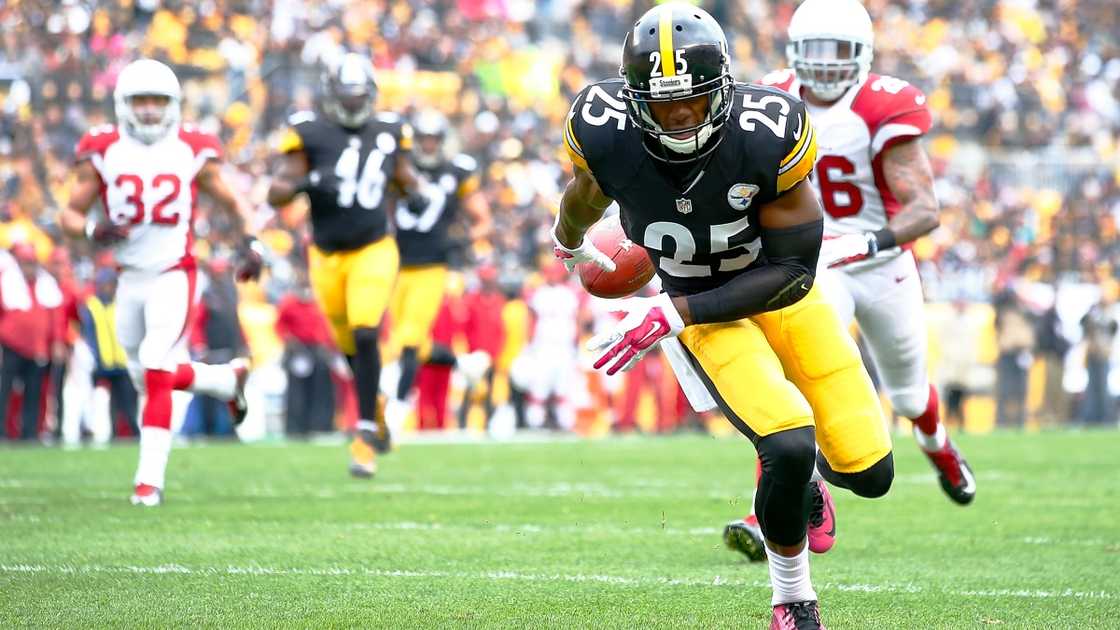 Brandon Boykin of the Pittsburgh Steelers carries the ball