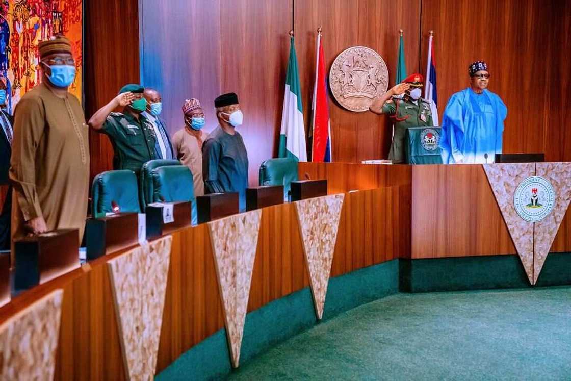 Shugaba Buhari ya jagoranci zaman majalisar zartaswa ta yanar gizo (Hotuna) Shugaba Buhari ya jagoranci zaman majalisar zartaswa ta yanar gizo (Hotuna)